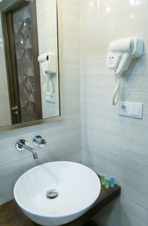 R&R Hotel Yerevan Exterior photo