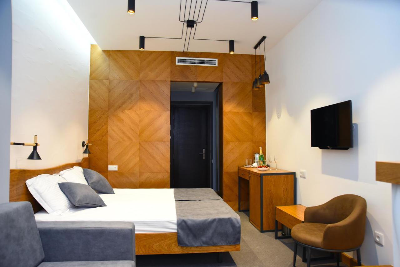 R&R Hotel Yerevan Exterior photo